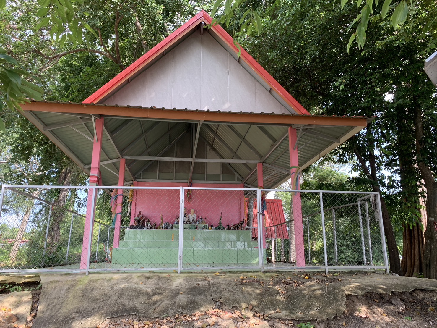 ดอนปู่ตาบ้านหนองกินเพล