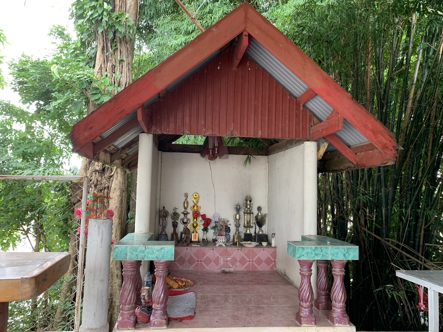 ดอนปู่ตาบ้านหินสูง