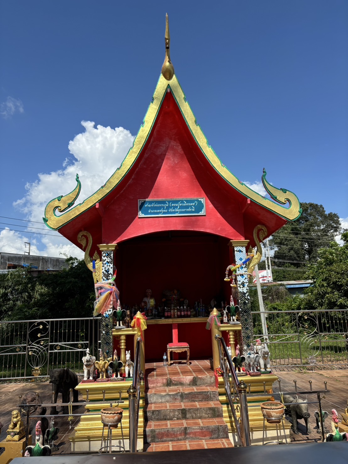 ดอนปู่ตาชุมชนเมืองเดชอุดม